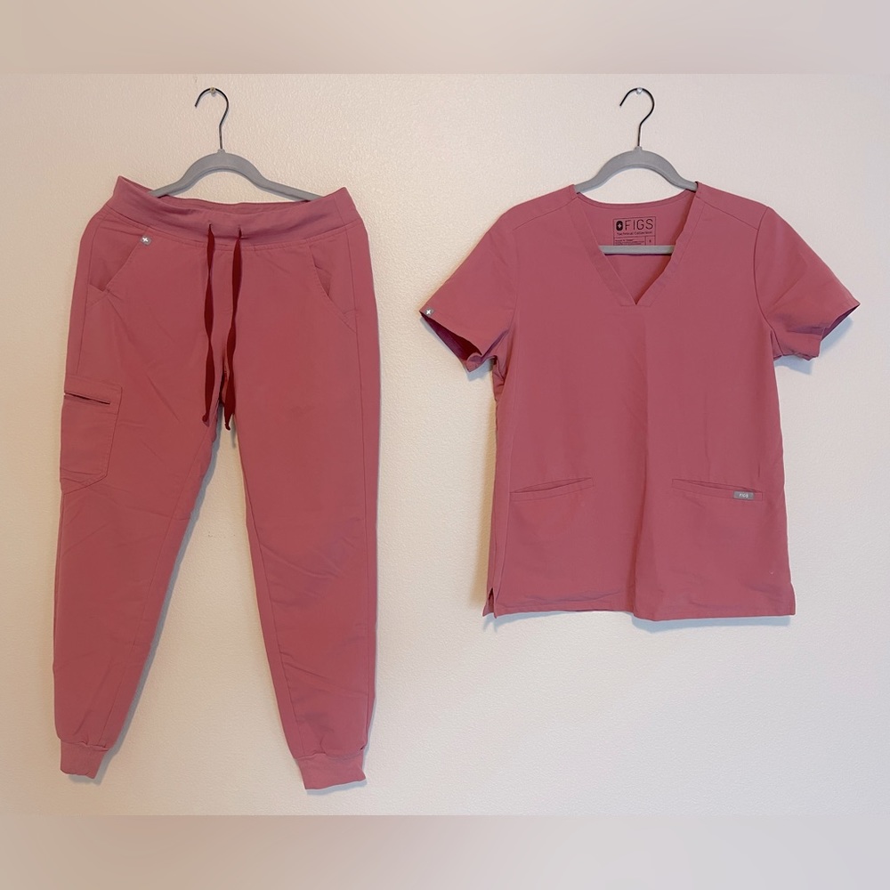 women's Quartz Casma  Top - S & Zamora - Jogger Scrub Pants - S / Quartz